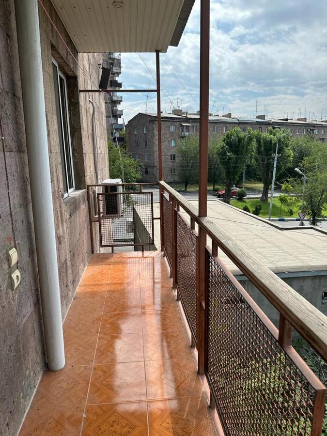 Yerevan Nice Apartment With Balcony For Rent Exterior photo